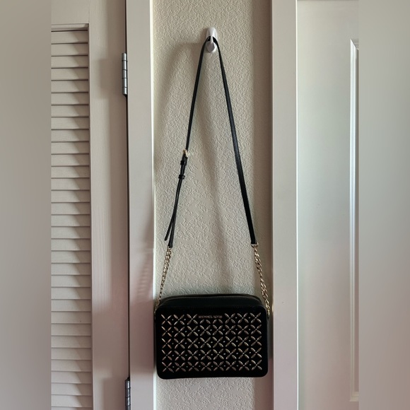Black & Gold Jet Set Michael Kors Crossbody 🖤 - Picture 1 of 8